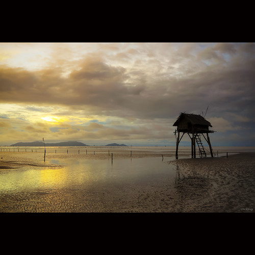 morning sea sky seascape reflection beach water silhouette clouds sunrise dawn sand onthebeach cloudy sandy vietnam cầngiờ