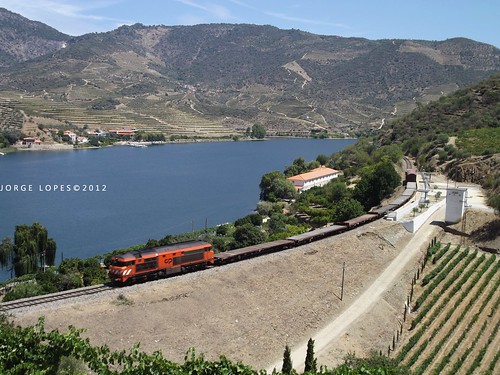 portugal rio train tren diesel 1900 douro trem caminhos freight linha ferro 1901 carga cimento locomotiva distribuição alsthom 57230 mercadorias rlps cimenteiro