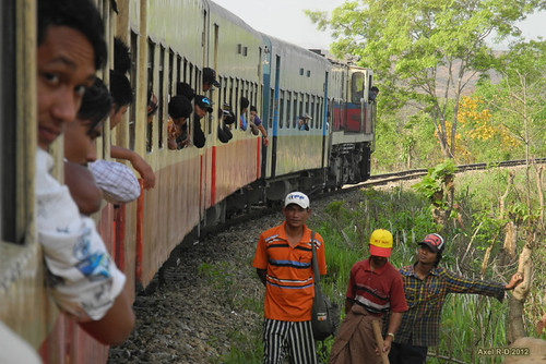 train burma myanmar birmanie