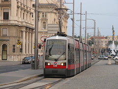 Wiener Linien ULF Type B Triebwagen, Schwartenbergplatz, Wien