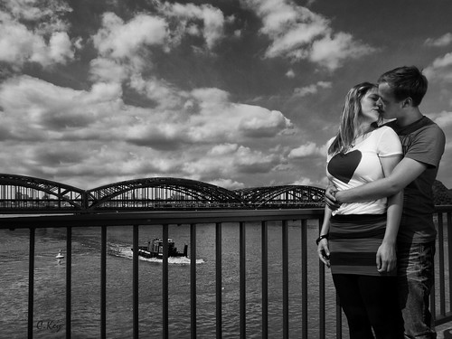 bridge summer sky bw river germany outdoors kiss couple hamburg michelle embrace deu bjarne urbanscene famousplace builtstructure collinkey