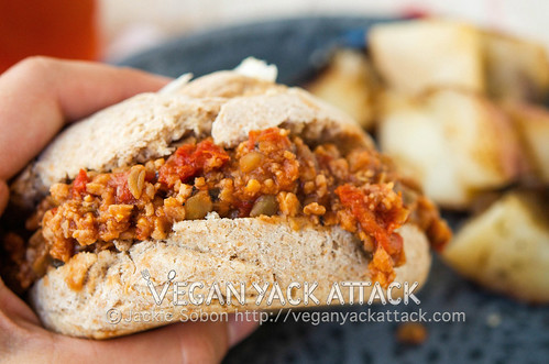 A delicious and healthy, vegan recipe for sloppy joes, that is easy to prepare and reminds you of your childhood! Go the extra mile and try to make your own buns, while you're at it.