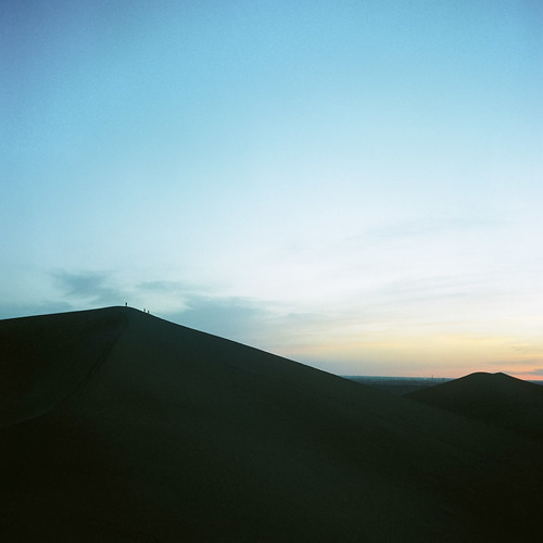 sunset 120 6x6 film rolleiflex mediumformat landscape kodak dune 35e dunhuang planar carlzeiss portra400 75mmf35 coatingdegraded