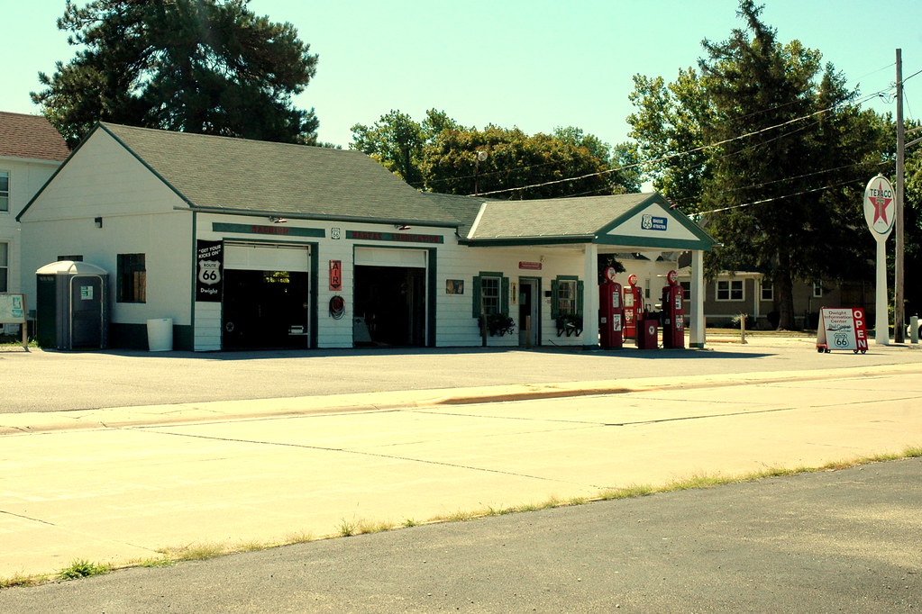 Ambler's Texaco Station, Dwight, IL