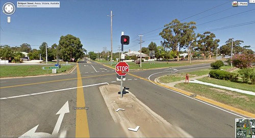 light red sign google australia victoria stop flashing signal streetview avoca bridportst