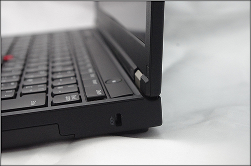 ThinkPad X230のデザイン＆質量チェック