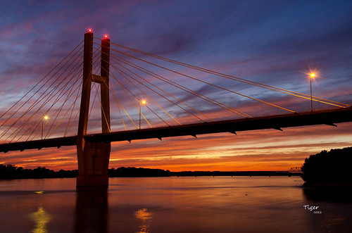 bridge sunset nikon bridges sunsets mississippiriver quincyil bayviewbridge nikond7000