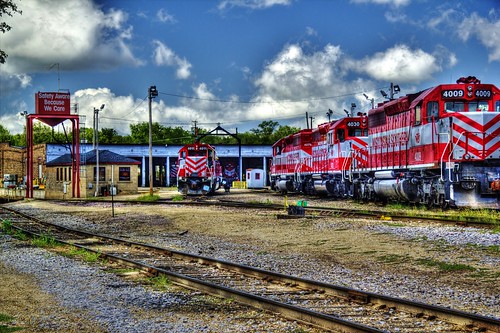 railroad red sky wisconsin yard canon tracks engine rr turntable engines railyard wi hdr janesville roundhouse wsor photomatix wisconsinsouthern janesvillewi t2i flickraward