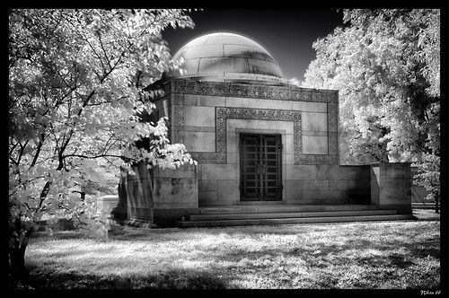 bw nikon tomb stlouis mausoleum missouri infrared d800 louissullivan nationalregisterofhistoricplaces bellefontainecemetery ©copyright wainwrighttomb
