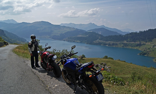 voyage trip blue sunset lake mountains alpes honda ride bleu val moto motorcycle yamaha motard roadster ecosse huez iseran roselend disère cormet fz8 cb1000r