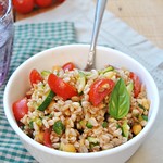 Spelt salad with chickpeas and zucchini