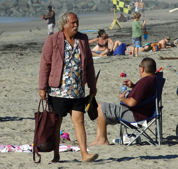 beach-suit-man