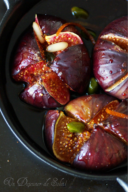 Roasted figs with red wine