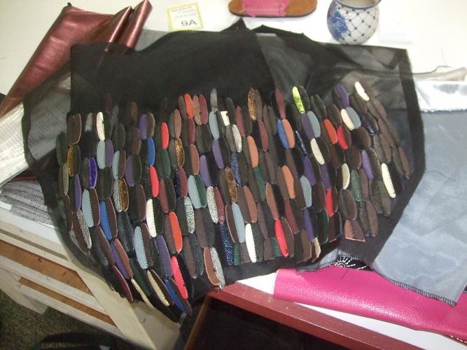 Winter 2012: Gwen&#039;s Leather Scrap Purse