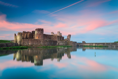 sunset castle wales night cloudy britain caerphilly