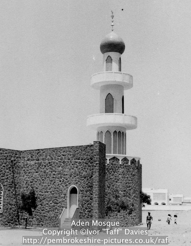 monochrome blackwhite middleeast mosque 1966 1967 yemen 1960s 1965 aden scannedprint gulfofaden arabianpeninsula southyemen littleaden