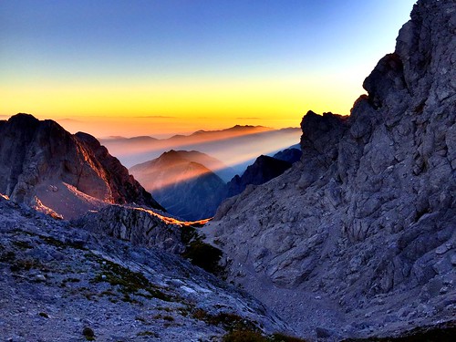 slovenija slovenia gora mountain sun sunrise jalovec