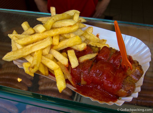 Curryworst and fries