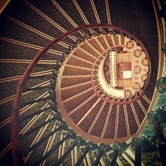 Hôtel de la Poste, Langres. #escalier #stairs