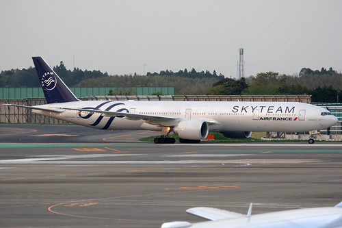 plane canon airplane tokyo airport aircraft 1d boeing af 777 narita airfrance nrt planespotting boeing777 boeing777300 afr 777300 skyteam rjaa fgzne