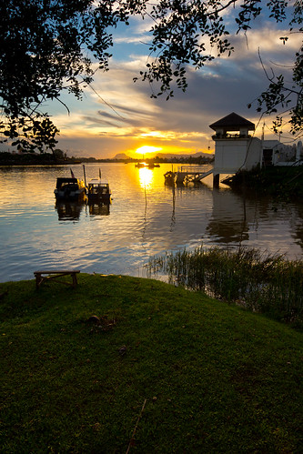 sunset sun green grass river landscape boat asia flickr jetty places sarawak malaysia borneo getty kuching gettyimages astana a77 sungaisarawak iamflickr sltsony