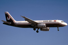 Onur Air A320-231 TC-ONF BCN 09/04/1998
