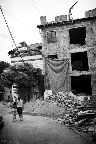 life road street leica people bw film 35mm construction singapore view kodak trix 11 snap 400tx d76 summicron negative filter abandon 400 m2 hubei yichang leicam2 summicronm leicasummicronm1235mm