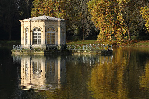 castle automne reflet fontainebleau seineetmarne chateaudefontainebleau pavillondelétang étangauxcarpes