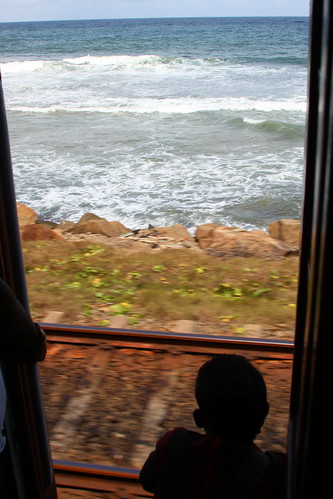ocean water train asia ride indianocean coastal transportation srilanka ceylon southasia ශ්‍රීලංකාව indiansubcontinent coastalline இலங்கை