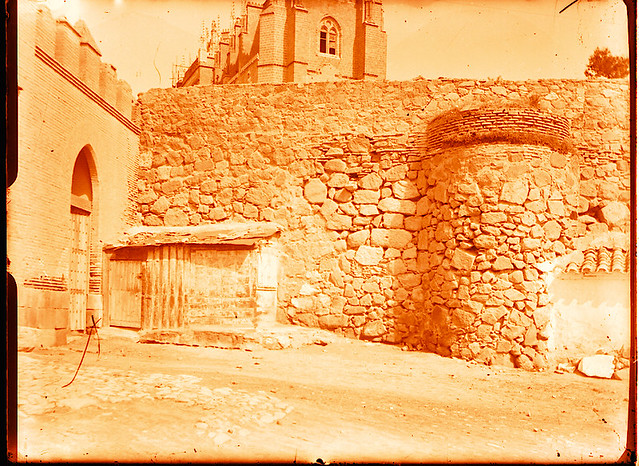 Muralla situada junto a la Puerta de San MArtín hacia 1910. Fotografía de Pedro Román Martínez. © Fondo Rodríguez. Junta de Comunidades de Castilla-La Mancha
