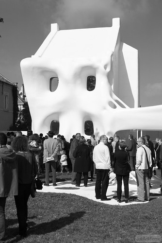 house art architecture ghost guest cac blanc inauguration organique contemporain delme berdaguer péjus ijulian