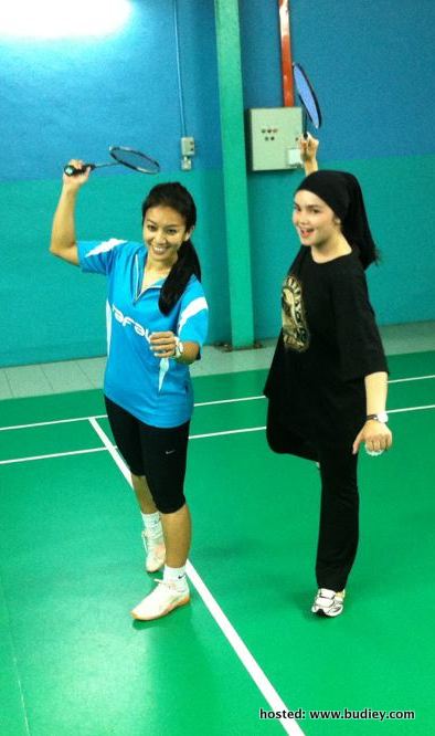 Fara Fauzana Siti Nurhaliza Lawan Main Badminton