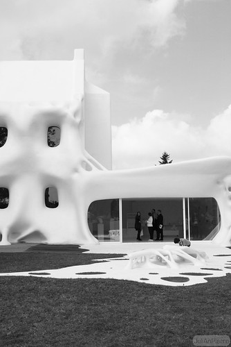 house art architecture ghost guest cac blanc inauguration organique contemporain delme berdaguer péjus ijulian