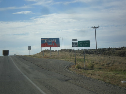 sign utah shield welcomesign stateline countyline sanjuancounty biggreensign us491