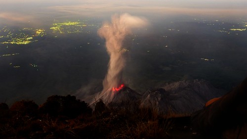 volcano lava guatemala ash eruption xela quetzaltenango volcansantiaguito