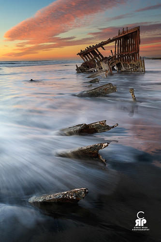 ocean water oregon boat waves shipwreck rusted astoria decayed warrentonoregonunitedstates