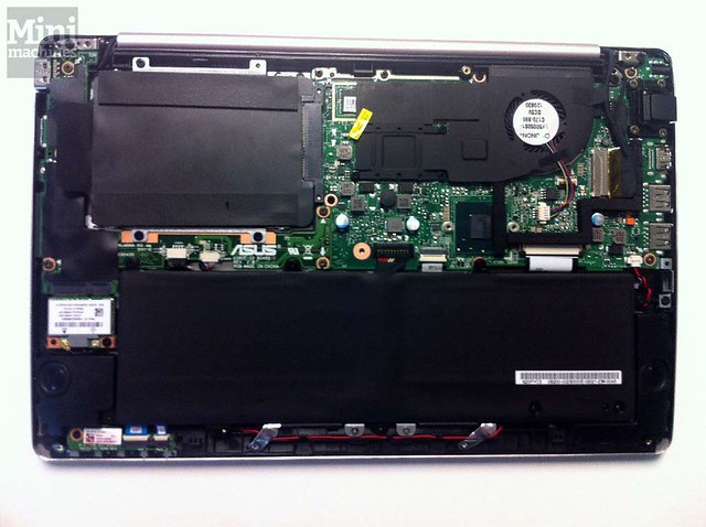 Asus VivoBook X202E Inside