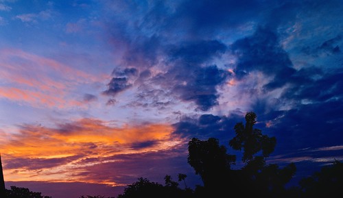 sunset sky panorama cloud sun home silhouette sunrise 35mm lens landscape thailand 1 xpro aperture raw fuji bokeh bangkok f14 x thai stitching fujifilm chill fujinon cloudscape xf hugin cmos xp1 fastlens apsc fujix skyathome xpro1 xtrans thaiphotographer xmount 52mmequivalent fujixpro1 fujifilmxpro1