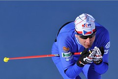 Běžci startují ve švédském Klondiku. Co vytěží z rozsáhlého testu lyží a prášků?