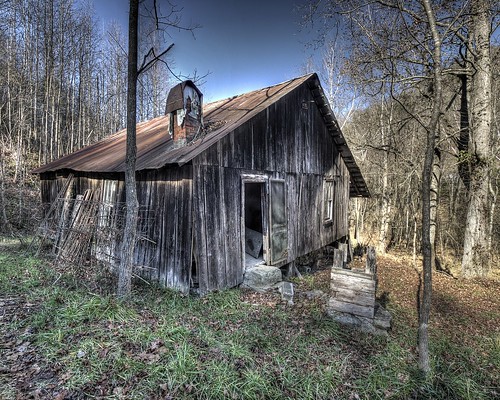 farmhouse rural kentucky well abandonedhouse tinroof screendoor rustytinroof breathittcounty turnerscreek