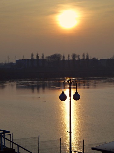 autumn light sunset sky sun water lamp river poland polska sunny wisła vistula rzeka włocławek