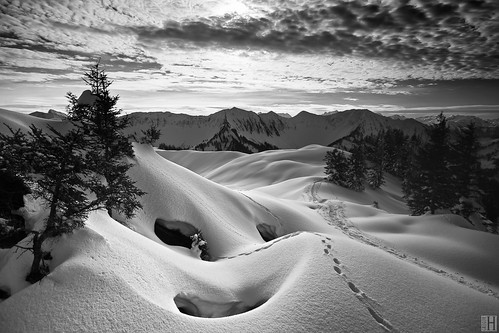 winter light sunlight mountain snow alps clouds landscape austria path grain steps surface abyss skitour vorarlberg grainofsnow