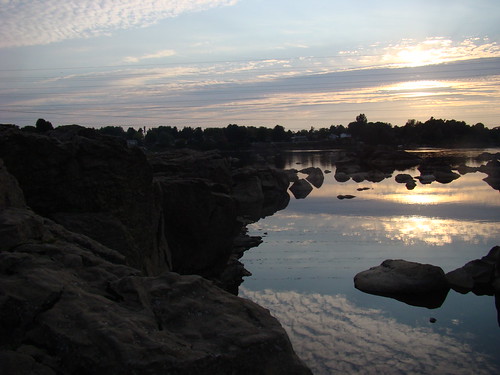 rivière river rocher site barrage soleil rivage rive québec paysage nature environnement eau drummondville ciel couleur rivièrestfrançois