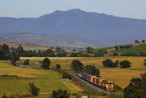 train gm australia tasmania bronco freighttrain 634 emd goodstrain diesellocomotive tasrail no34 containertrain canoneos550d trainsintasmania stevebromley 2050class