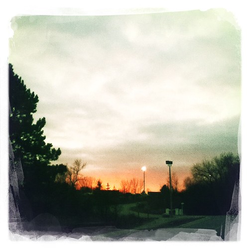 sunset sky ontario clouds noflash peterborough civiltwilight flemingcollege day340 project365 340366 hipstamatic dreamcanvasfilm melodielens project3662012