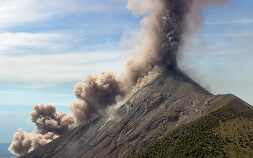 guatemala volcano volcan fuego acatenango eruption ash lava hike strombolian agua sunrise panorama pano