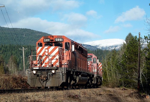canada train bc rail railway r cpr freight boxcars freighttrain switching castlegar hotshot sd402 sd402f p1300295 cp9004 cp5857