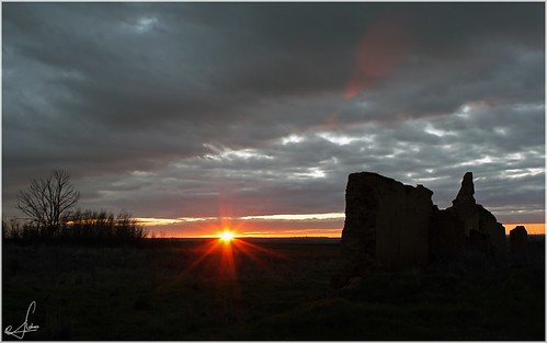 sunset sol backlight contraluz atardecer ruinas flare rayos despoblado villacreces