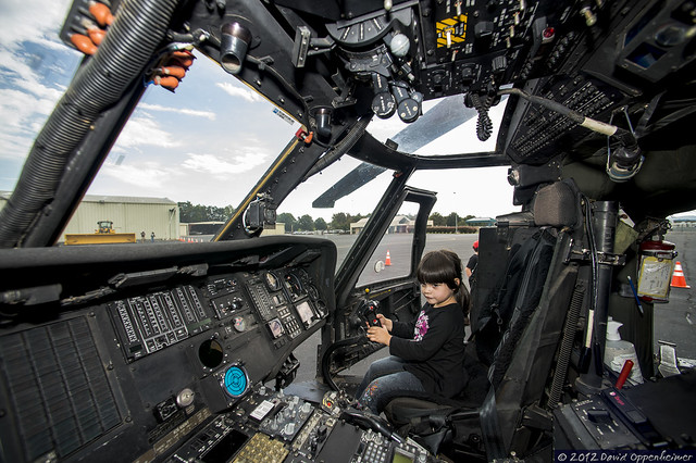 Cockpit of Sikorsky UH-60 Black Hawk Helicopter | Cockpit of… | Flickr ...