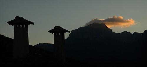 cloud mountains sunrise dawn mallorca chimneys roofterrace sóller